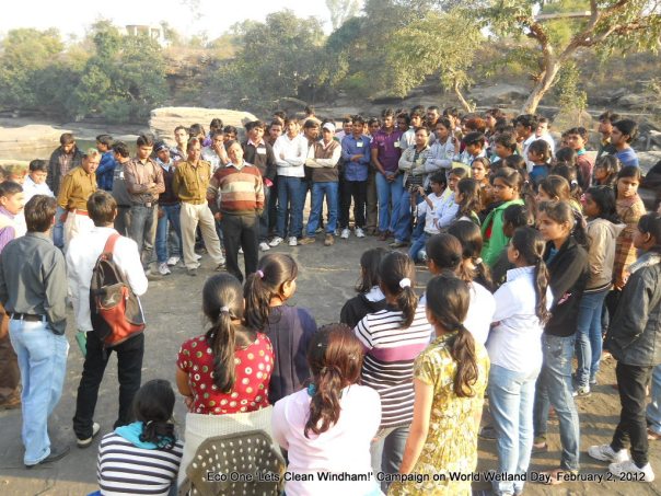 Picture 4: Cleanliness Drive at Wyndham Fall by BHU students with DFO Maneesh Mittal| 02.02.2012. Photograph: Eco One-BHU