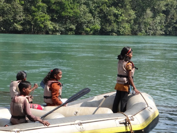 Local children rafting along the Kali Photo: Author