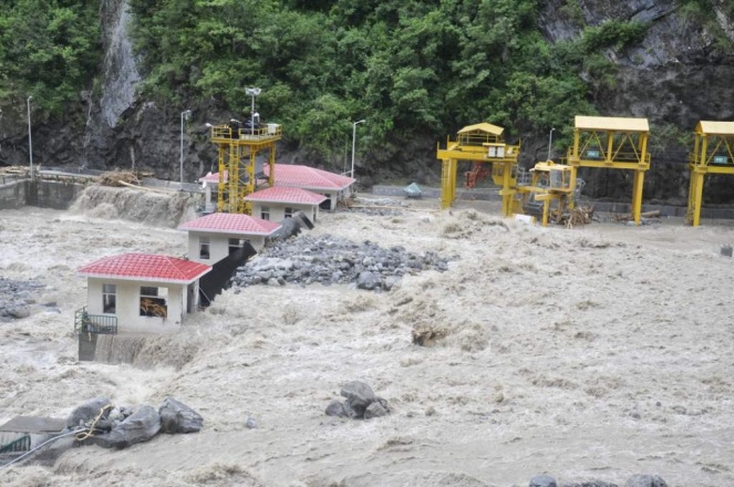 Damaged Vishnuprayag Dam filled with boulders after the June 2013 floods. Source: MATU Jansangathan