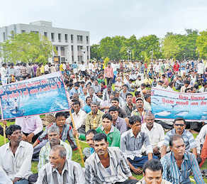 Fisherfolk protesting against Bhadbhut Barrage Photo: Counterview.org