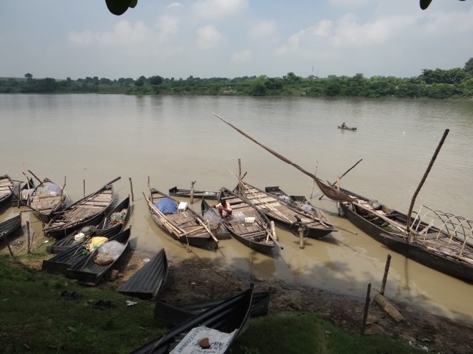 Hilsa FIshing upstream Farakka is nearly finished as the fish cannot overcome the huge obstacle. Fisherfolk have taken to fishing in the feeder canals where too the catch is meager Photo: Author 