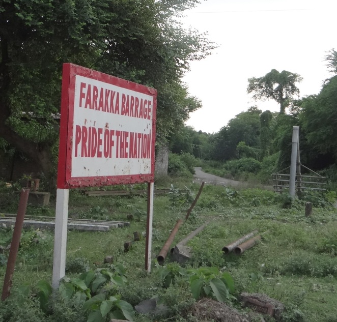 Board proclaiming that Farakka is the Pride of the Nation! Photo: Author