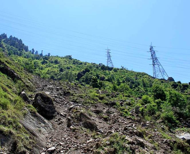 On 25th May 2014 this landslide occurred in Nigulseri village. Locals claim that the tunnel of 1500 MW Nathpa Jhakri Project had already disturbed the area which was further disturbed because of the transmission tower construction for Baspa II and Karchham Wangtoo HEPs
