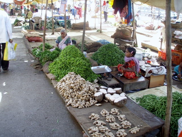 Vegetable market on the banks of Godavari Photo with thanks: superdave.blog.com