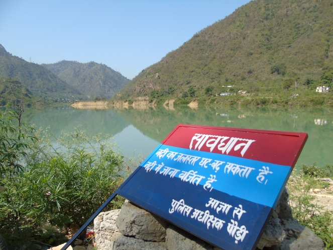 Warning Board by the impounded Alaknanda river at Dhari Devi temple, Srinagar (Photo by Author taken on 05.05.2015)