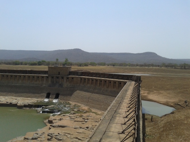 Rangwan barrage at dead storage in June 2016 (Photo by Manoj Misra)