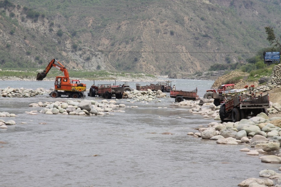 Mining-in-Poonch-River-Using-Heavy-Machinery-Destroying-River-Habitats